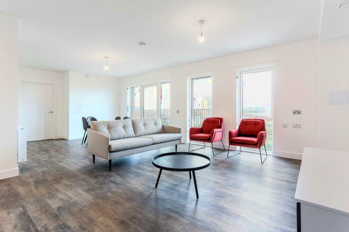 3 Bedroom Apartment To Rent In Millet Place, Pontoon Dock London, E16