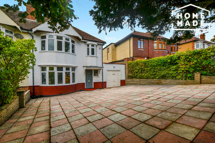 3 Bedroom Semi-Detached House To Rent In Cat Hill, Barnet, EN4