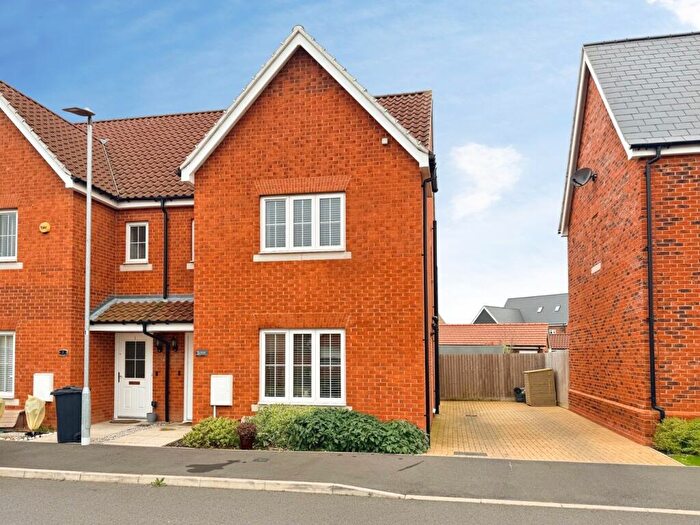 3 Bedroom Semi Detached House For Sale In Bryony Close, Chelmsford, CM1
