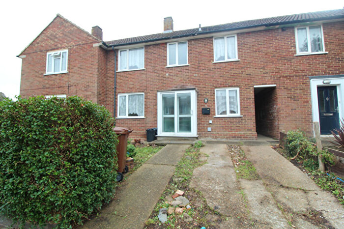 3 Bedroom Terraced House To Rent In Brabourne Avenue, Gillingham, Kent, ME8
