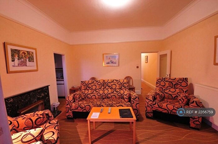 2 Bedroom Flat To Rent In Douglas Avenue, Exmouth, EX8