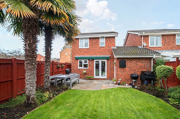 3 Bedroom Detached House For Sale In Hawker Road, Ash Vale, Surrey, GU12