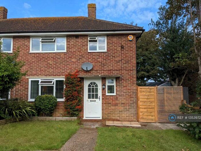 3 Bedroom Semi-Detached House To Rent In Northdown Close, Newhaven, BN9