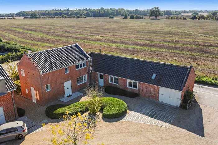 4 Bedroom Detached House For Sale In Harkstead Lane, Woolverstone, IP9