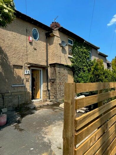 3 Bedroom Semi-Detached House To Rent In Collbrook Avenue, Bradford, BD6