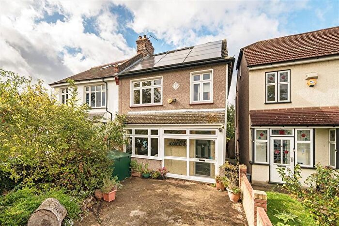 4 Bedroom Semi-Detached House For Sale In Burnt Ash Hill, Lee, SE12
