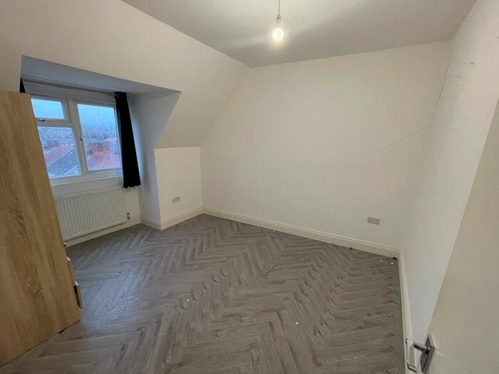 2 Bedroom Flat To Rent In Deansbrook Road, Edgware, HA8