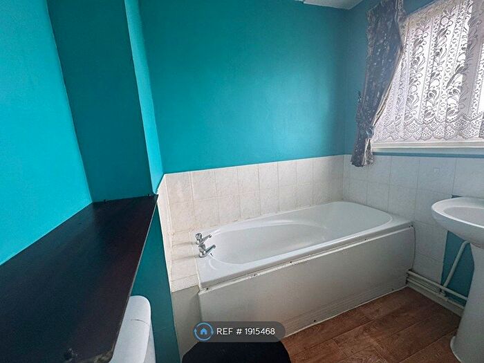 1 Bedroom Flat To Rent In King Court, London, E10