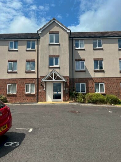 1 Bedroom Flat To Rent In Heather Road, Yeovil, Somerset, BA21