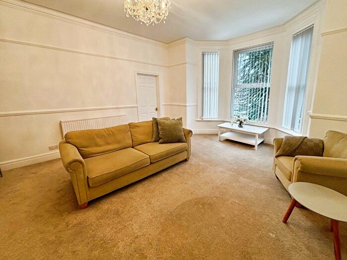 1 Bedroom Flat To Rent In Palatine Road, Manchester, Greater Manchester, M20
