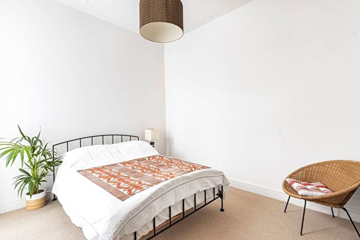 1 Bedroom Flat To Rent In St. Julians Farm Road, London, SE27
