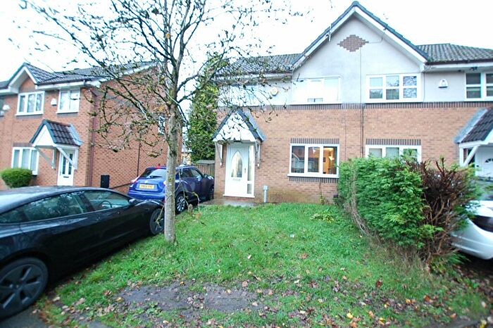 3 Bedroom Semi-Detached House To Rent In Chaffinch Close, Oldham, Greater Manchester, OL4