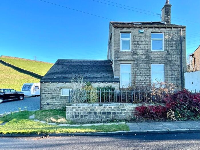 3 Bedroom Detached House For Sale In Kew Hill, Huddersfield, HD3