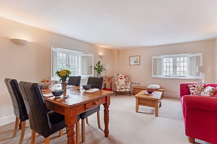 3 Bedroom Flat For Sale In The Street, Albury, Guildford, GU5