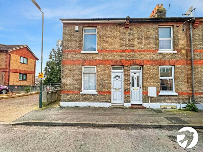3 Bedroom End Of Terrace House For Sale In Beacon Road, Chatham, Kent, ME5