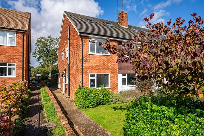 2 Bedroom Maisonette To Rent In Riverford Close, Harpenden, Hertfordshire, AL5