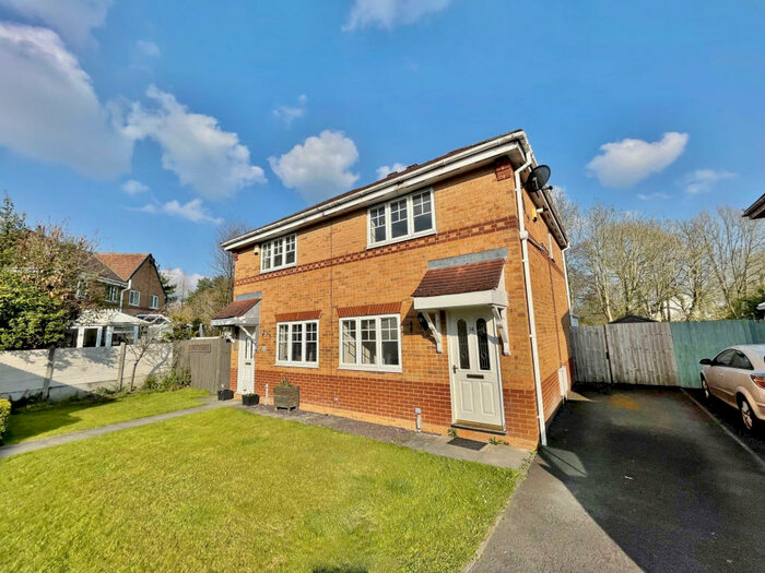 3 Bedroom Semi-Detached House To Rent In Cloughfield, Penwortham, Preston, PR1