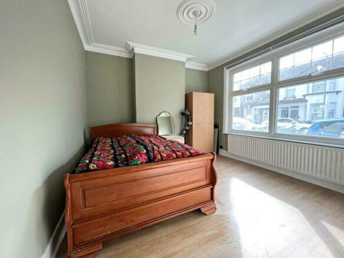 3 Bedroom Terraced House For Sale In Grange Avenue, London, N12