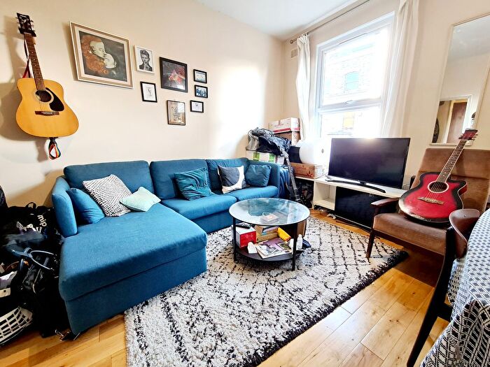 1 Bedroom Flat To Rent In Newington Green Road, London, N1