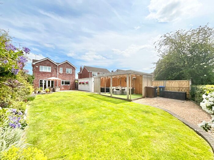 3 Bedroom Detached House For Sale In Aynsley Close, Cheadle, ST10