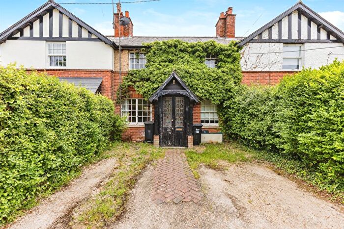 3 Bedroom Terraced House For Sale In Cutbush Lane East, Shinfield, Reading, RG2