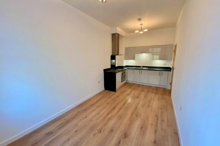 1 Bedroom Flat To Rent In Millbrook Road East, Southampton, SO15