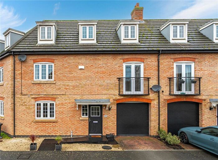 4 Bedroom Town House For Sale In Holloway Avenue, Bourne, Lincolnshire, PE10