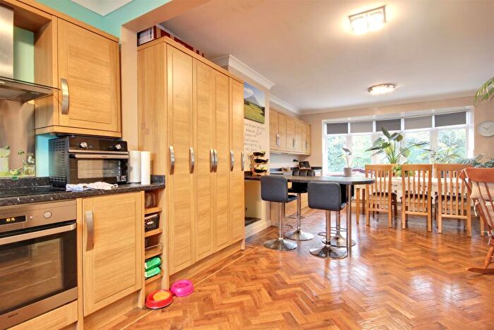 3 Bedroom Apartment For Sale In South Ella Way, Kirk Ella, Hull, HU10