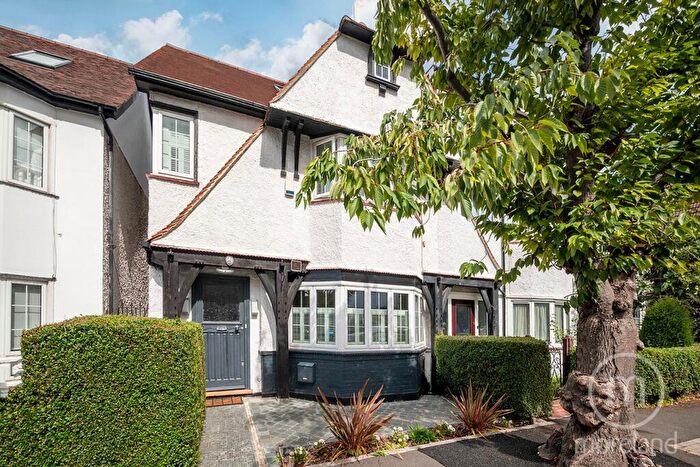 4 Bedroom Semi-Detached House To Rent In Hampstead Gardens, Golders Green, NW11