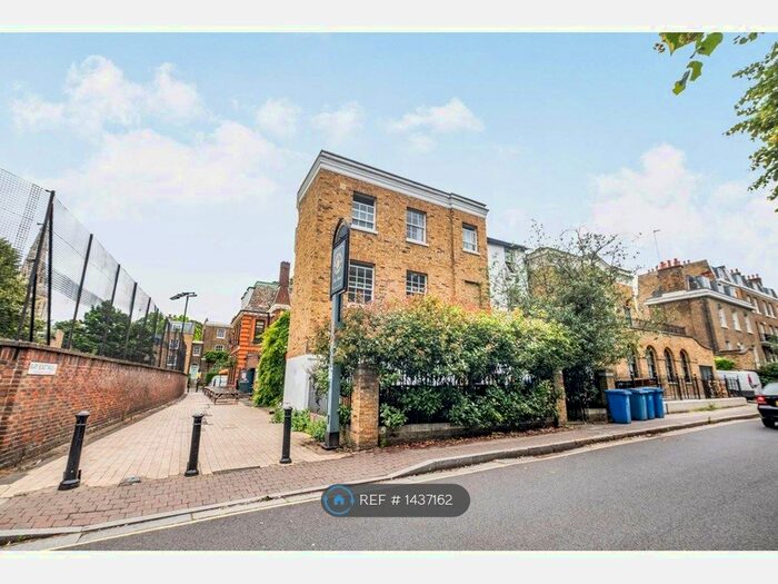 3 Bedroom Flat To Rent In Grove Lane, London, SE5