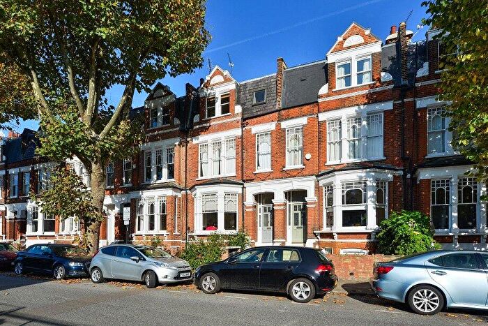 2 Bedroom Apartment To Rent In Northolme Road, London, N5