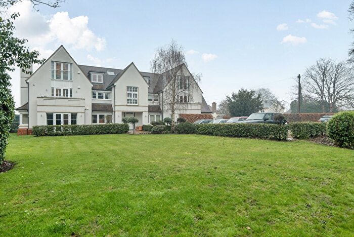 2 Bedroom Flat For Sale In Westbourne Place, Farnham, GU9