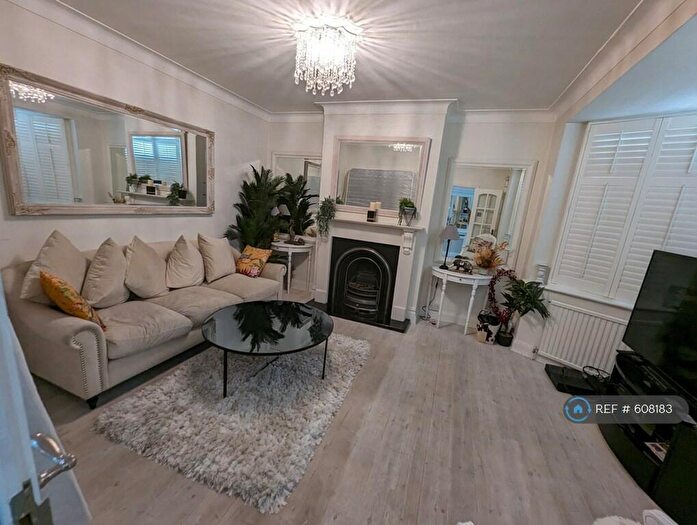 4 Bedroom Semi-Detached House To Rent In Hillside Avenue, Woodford Green, IG8