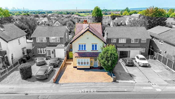 4 Bedroom Detached House For Sale In Video Presentation Inside - High Road, South Benfleet, SS7