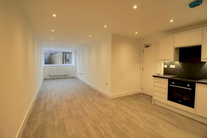 2 Bedroom Flat To Rent In Chichester Road, Southend On Sea, Essex, SS1