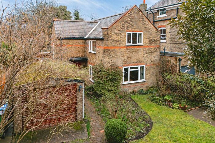 3 Bedroom Link Detached House For Sale In Kidbrooke Grove, London, SE3