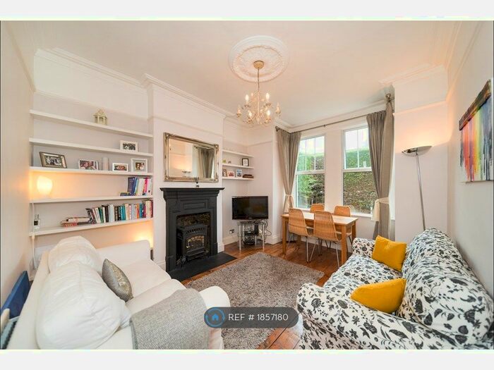 2 Bedroom Flat To Rent In Tranmere Road, London, SW18