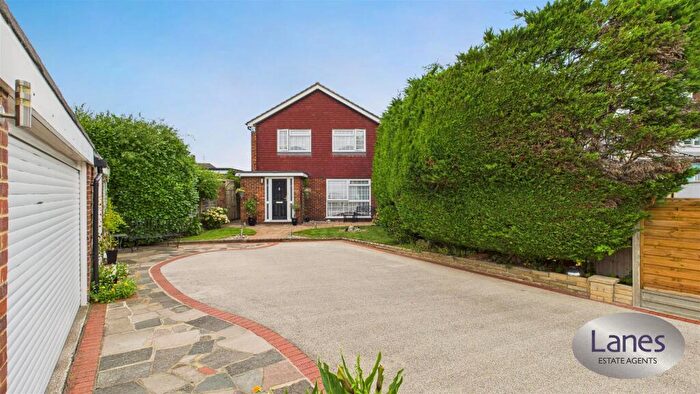 4 Bedroom Detached House For Sale In Park Lane, Cheshunt, EN7