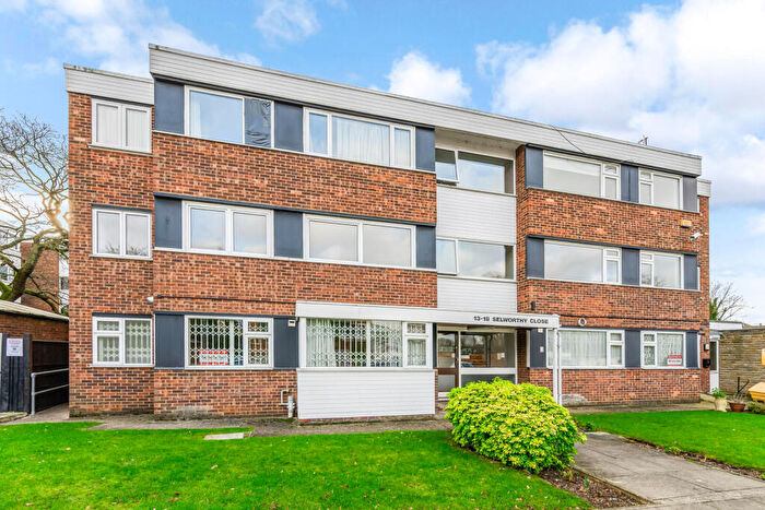 2 Bedroom Flat To Rent In Selworthy Close, Wanstead, E11