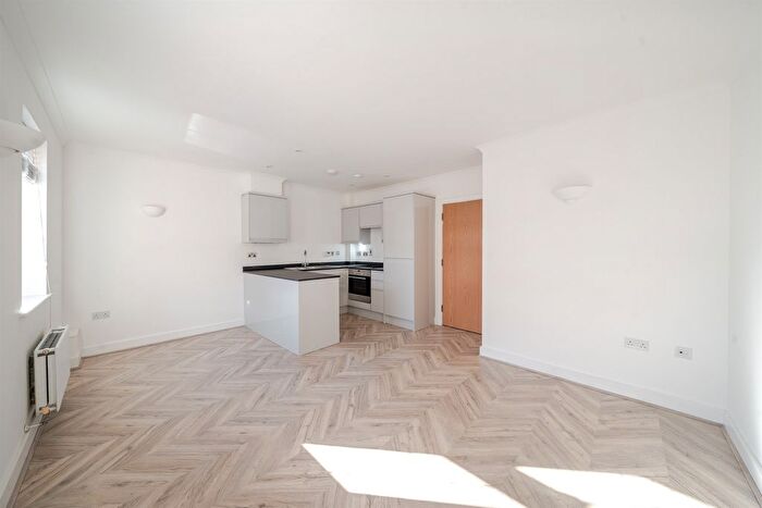 2 Bedroom Flat For Sale In North Town Road, Maidenhead, SL6