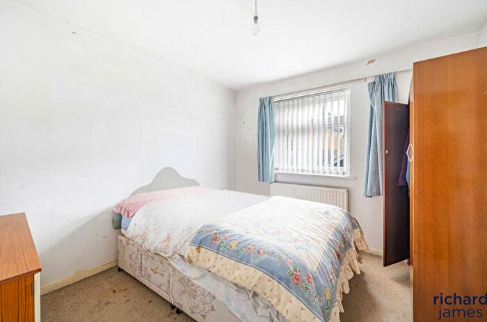 2 Bedroom Detached Bungalow For Sale In Ashburnham Close, Freshbrook, Swindon, SN5
