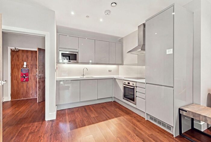 1 Bedroom Flat To Rent In Silvocea Way, Avalon Point, E14