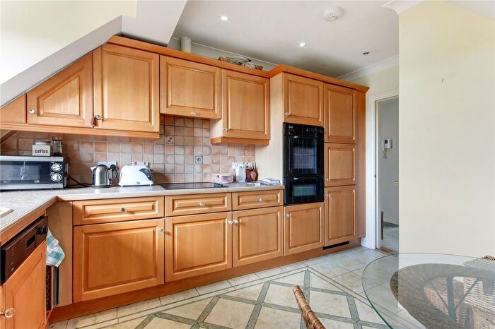 2 Bedroom Flat For Sale In Lime Tree Walk, Sevenoaks, Kent, TN13