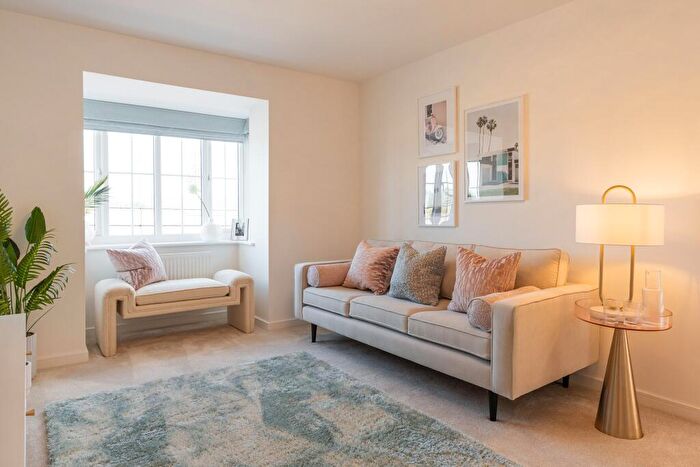 3 Bedroom Semi-Detached House For Sale In Queensway, Llanwern, Newport, NP19