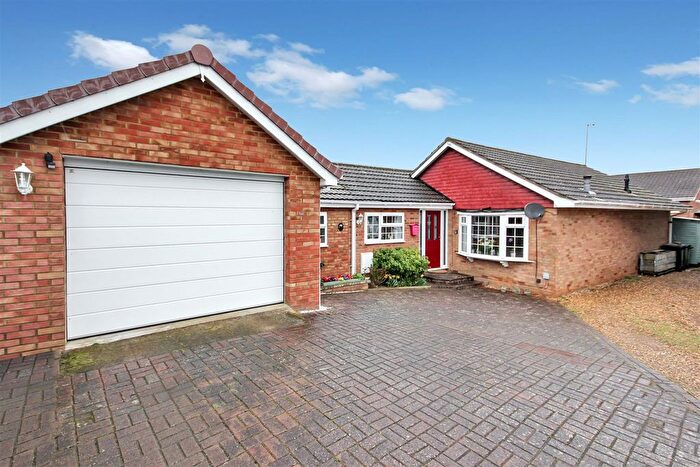 3 Bedroom Detached Bungalow For Sale In Silverdale Grove, Rushden, NN10