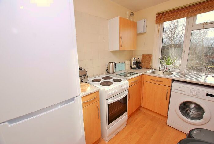 1 Bedroom Apartment To Rent In Parsons Green, Guildford, Surrey, GU1