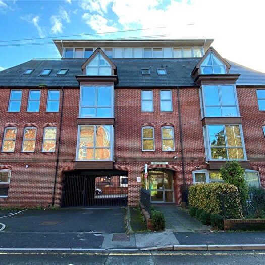 2 Bedroom Flat To Rent In Pelican House, West Street, Newbury, RG14