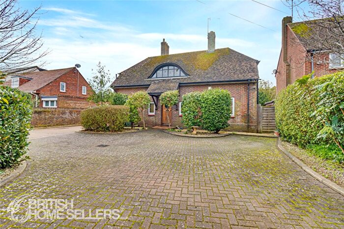 3 Bedroom Detached House For Sale In Sylvan Way, Bognor Regis, West Sussex, PO21