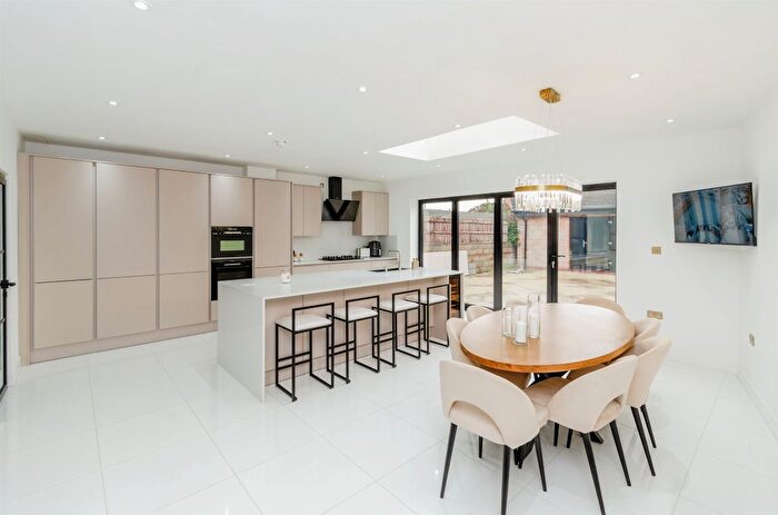 5 Bedroom Semi-Detached House For Sale In Ida Road, Walsall, WS2