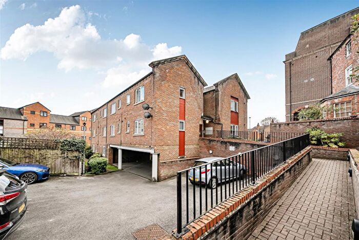 1 Bedroom Flat For Sale In St Marys Grove, Reading, Berkshire, RG1